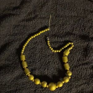 Gold beaded necklace short fit